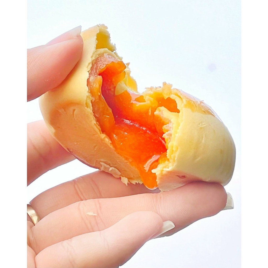 Bánh trứng  muối tan chảy