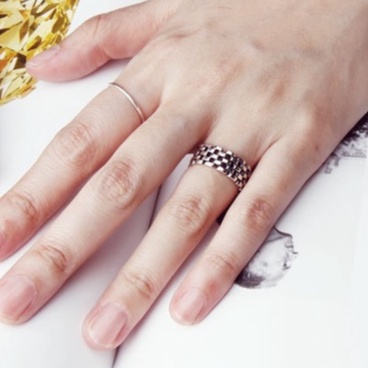 Nhẫn nam nữ tròn Merin Accessories màu bạc thời trang chất Titan đẹp đơn giản không gỉ - Nhẫn đôi Las Ring