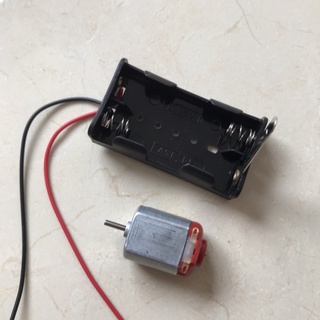 Động Cơ Và Hộp Đựng Pin