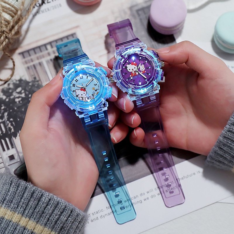 [Hello Kitty] Đồng Hồ Trẻ Em Có Đèn LED Phát Sáng Mới | Đồng Hồ Đeo Tay Hoạt Hình Xinh Xắn Dành Cho Bé | Đồng Hồ Đeo Tay Thể Thao