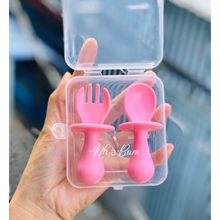 Thìa nĩa cán ngắn cho bé - Có hộp - Thìa nĩa tập xúc