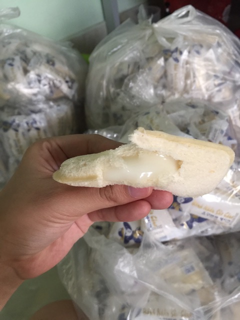 Bánh sữa chua 1kg hạn sử dụng đến 2 tháng Việt Nam nhé các bạn
