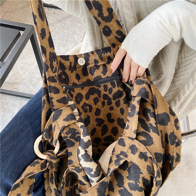 [Mã FAMAYWA2 giảm 10K đơn từ 50K] (Freeship từ 50k)MODI- TÚI TOTE HỌA TIẾT DA BEO ĐEO CHÉO | BigBuy360 - bigbuy360.vn