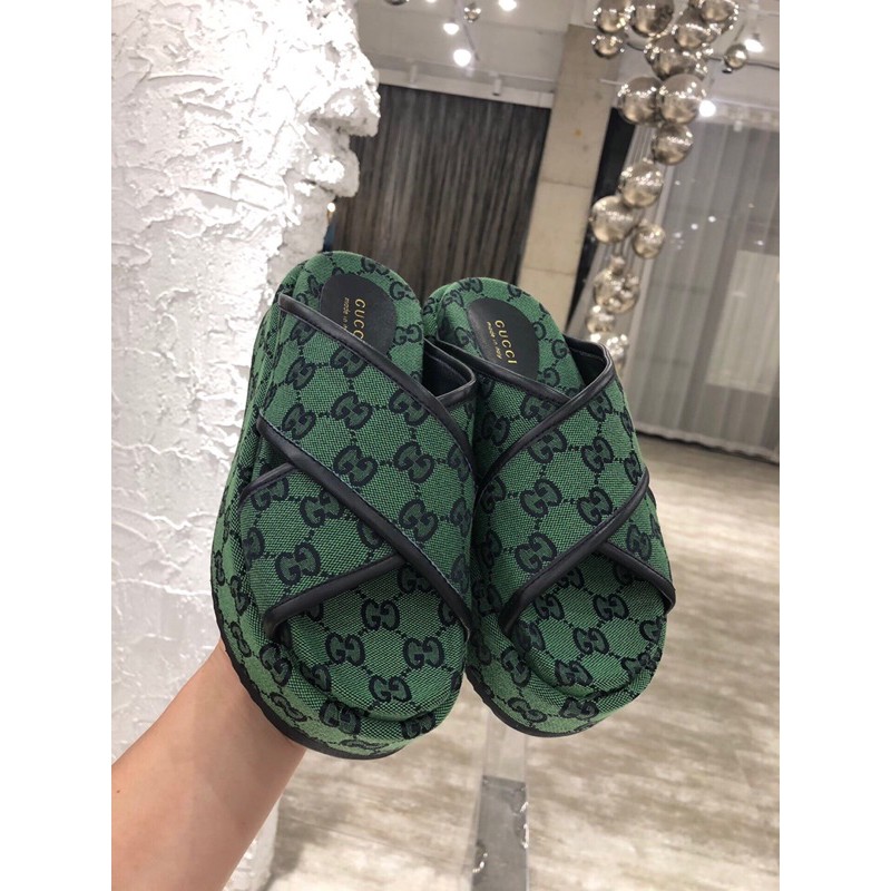 Dép da thật GUCCI GG GC độ dày đáy 5.5cm cực ấn tượng và mang phong cách cá tính riêng biệt quai chéo.