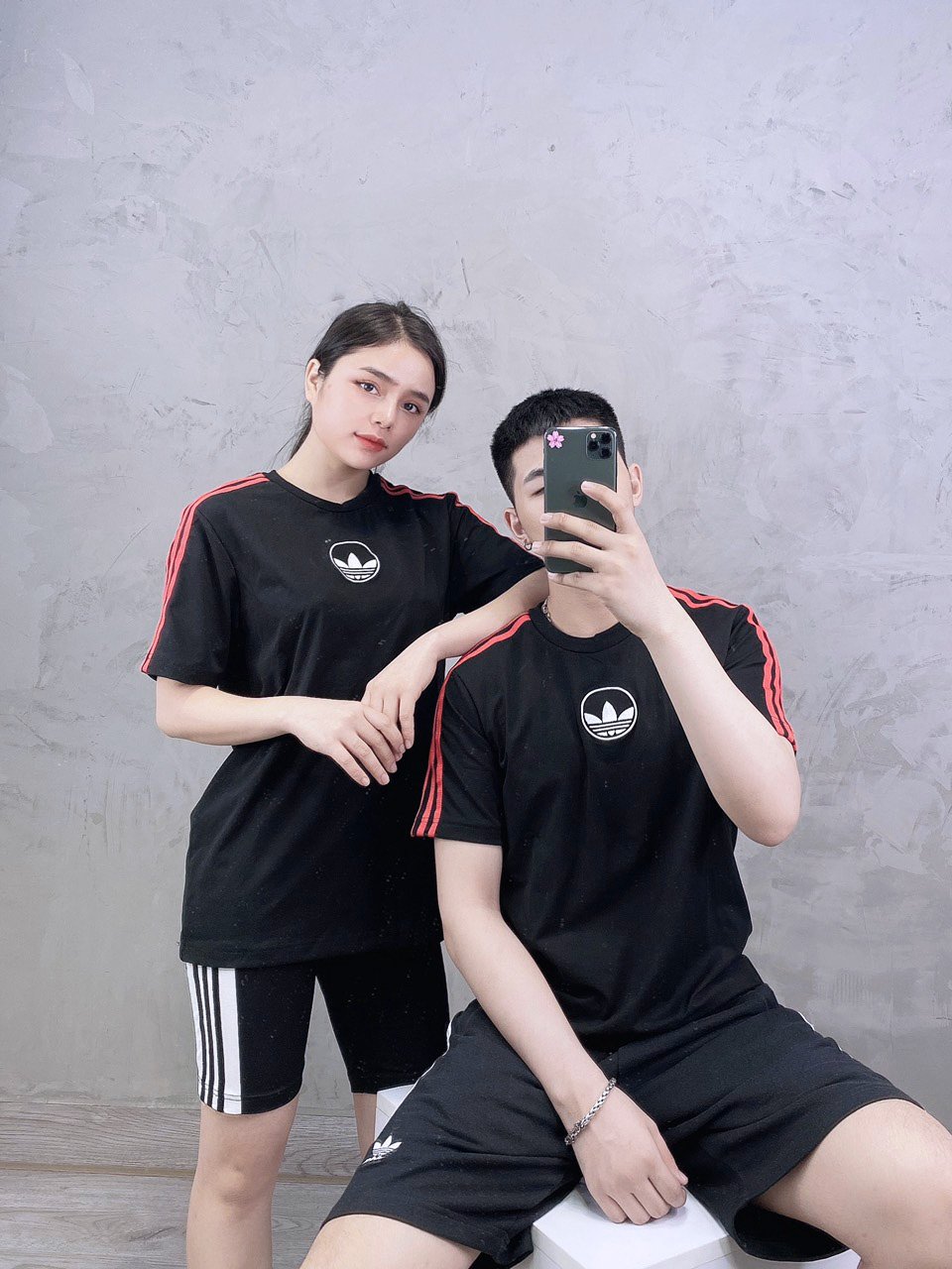 (HÀNG XUẤT XỊN) Áo das đen 3 sọc đỏ 1711 3-Stripes Circle Trefoil Tee  Made in Cambodia full tag code