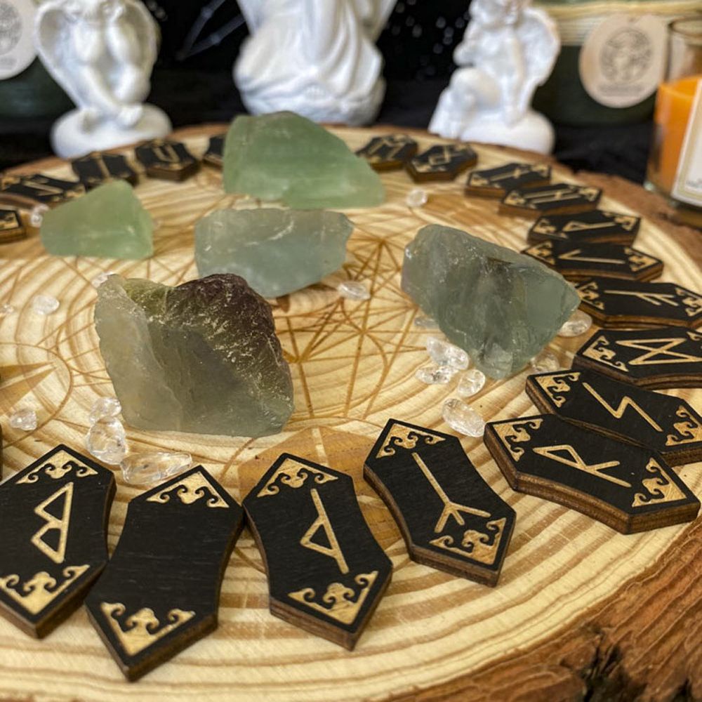 Bộ 25 Thẻ Gỗ In Chữ Runes Nhiều Màu Sắc Kèm Túi Đựng