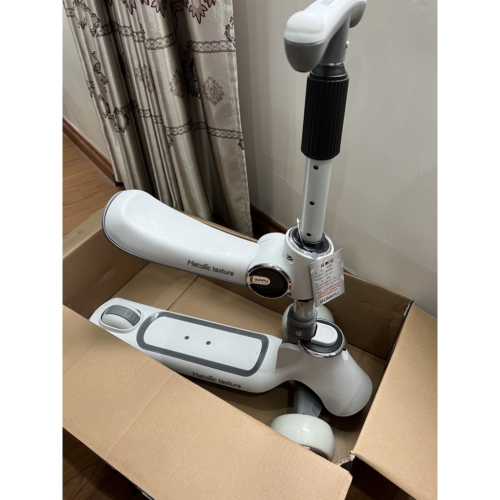 Xe trượt scooter cho bé từ 1 đến 6 tuổi KO103 Model mới nhất chính hãng, xe chòi chân đa năng, phát nhạc, có đèn led xịn