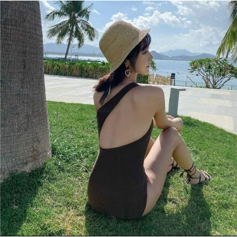 Bikini 1 mảnh nâu xéo vai