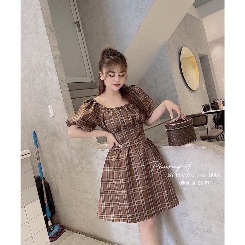 Váy caro kẻ cổ vuông trễ vai cột eo