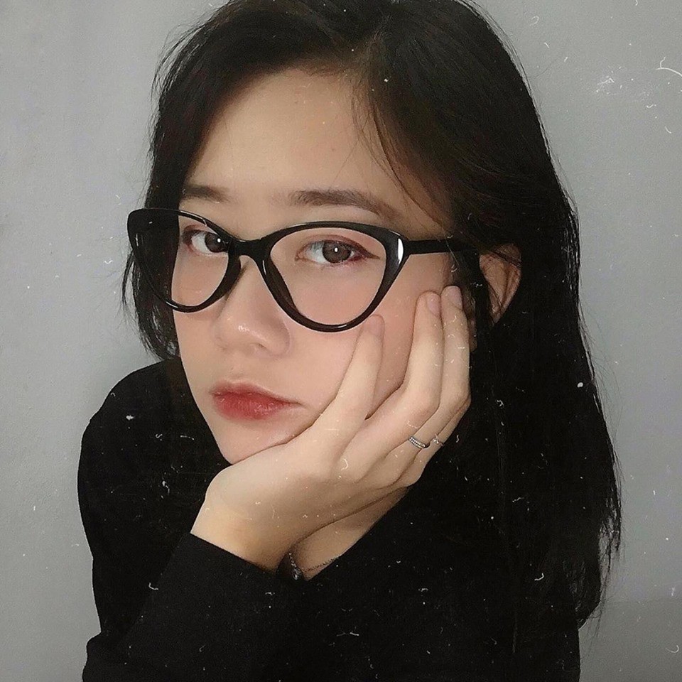 ẢNH THẬT KÍNH MẮT MÈO THỜI TRANG PHONG CÁCH TRẺ TRUNG