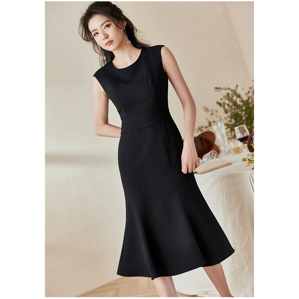 Đầm cổ tròn sát không tay dáng ôm bút chì đá đuôi cá đen