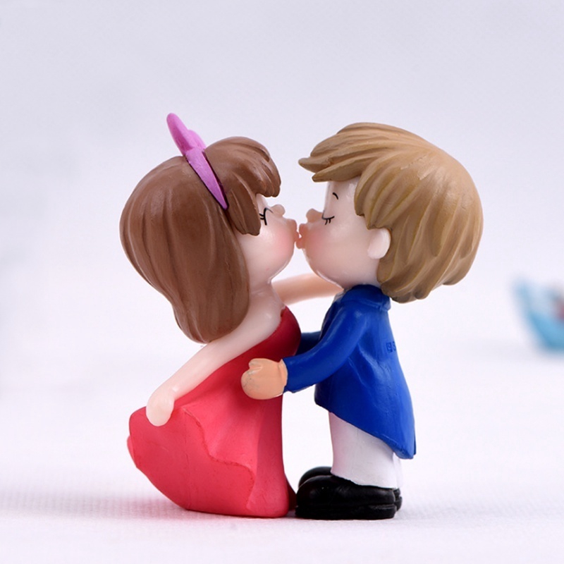Set 2 Mô Hình Cặp Đôi Marry Kissing Trang Trí Sân Vườn