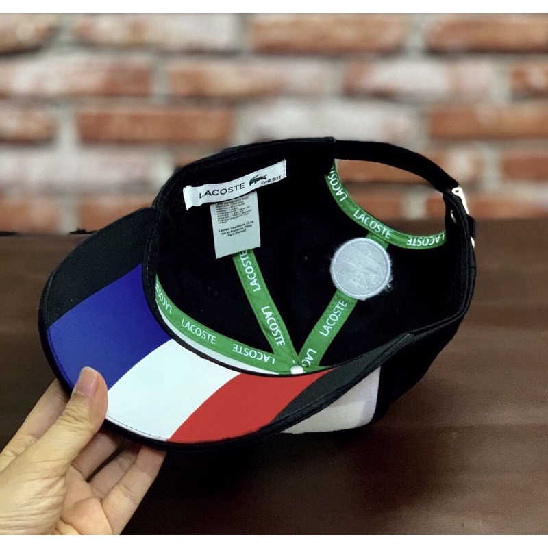 Mũ lưỡi trai LACOSTE màu đơn giản, năng động, quai cài kim loại