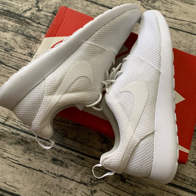 [Hàng chính hãng] Giày nike Roshe run màu trắng size 9 42.5