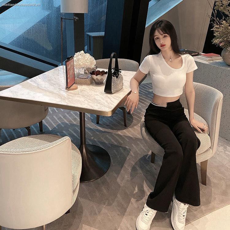 Quần dài ống rộng lưng cao màu đen phối chuỗi đá và ngọc trai giả thời trang cho nữ | BigBuy360 - bigbuy360.vn