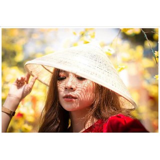 Nón lá tre đan thưa dùng để chụp ảnh đẹp