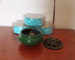 Lư xông trầm gốm sứ