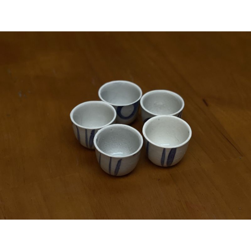Chung uống Trà, đựng hột vịt lộn