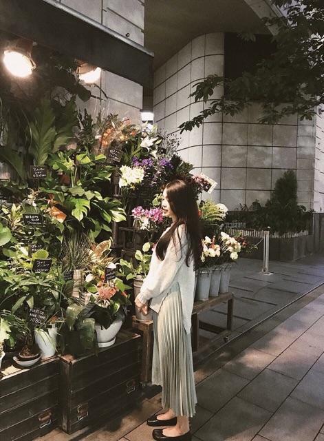 Chân váy midi dập ly ánh nhũ | BigBuy360 - bigbuy360.vn