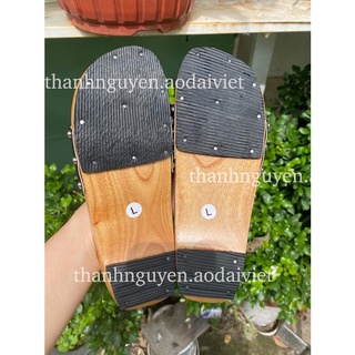 Guốc mộc chụp ảnh áo dài