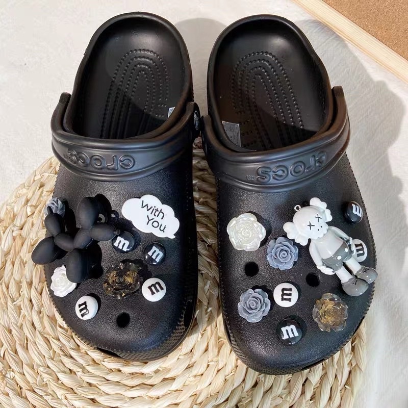 Dép sục Drew + Bộ hình gắn Kaws 3D