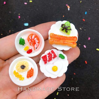 Charm đĩa thức ăn