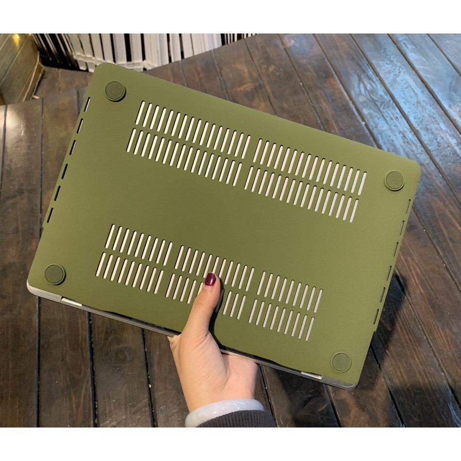 Combo 4in1 Case,Ốp Macbook Màu Xanh Rêu (Tặng Kèm Miếng Dán Màn Hình,Nút Chống Bụi,Kẹp Chống Gãy Sạc) | BigBuy360 - bigbuy360.vn