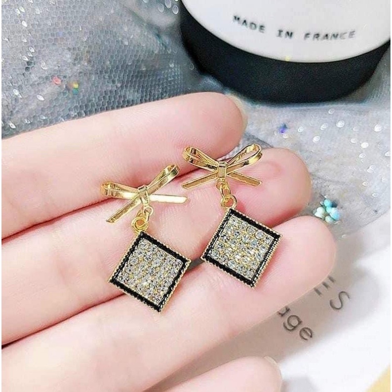 Bông tai ngắn đính hột duyên dáng cho nữ