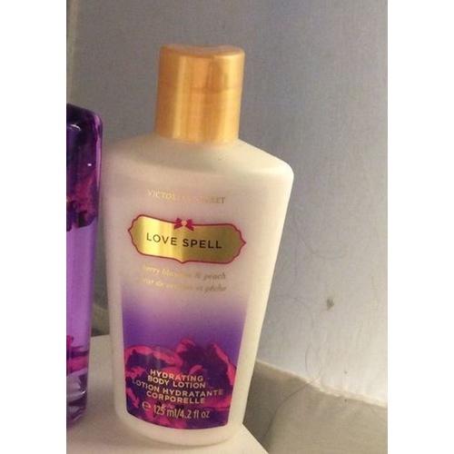 Dưỡng thể dưỡng ẩm da cao cấp authentic Victoria’s Secret fragrance lotion Love Spell 125ml (Mỹ)