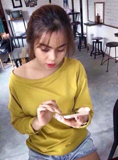 Áo thun lệch vai | BigBuy360 - bigbuy360.vn