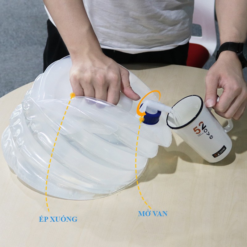 Can đựng nước gấp gọn làm từ nhụa PE cao cấp dùng cho các chuyến đi du lịch, dã ngoại tiện lợi hơn | BigBuy360 - bigbuy360.vn