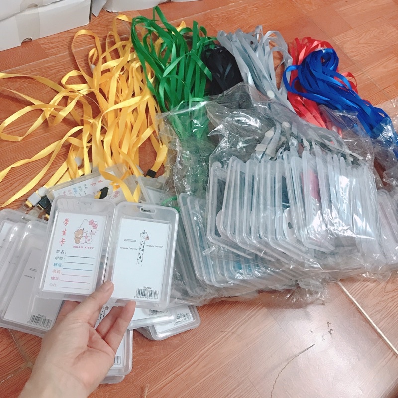 Sỉ 10 đeo thẻ cao cấp mẫu mới thẻ kèm dây đeo thẻ.