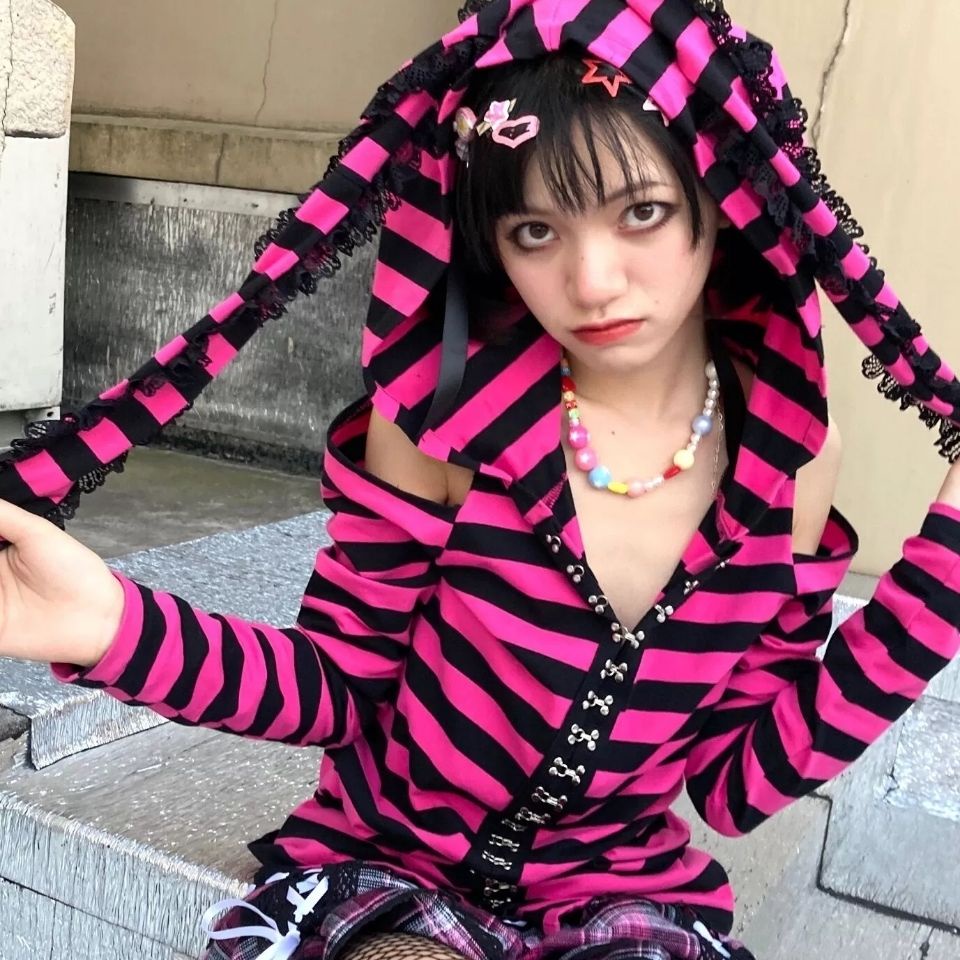 Áo Thun Tay Dài Trễ Vai Kẻ Sọc Y2k Phong Cách Punk Harajuku Có Mũ Trùm Đầu Tai Thỏ Cho Nữ