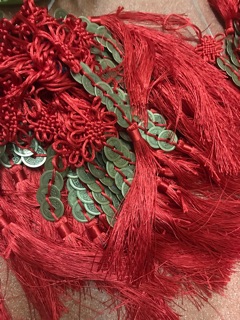 Dây đỏ treo tiền xu may mắn