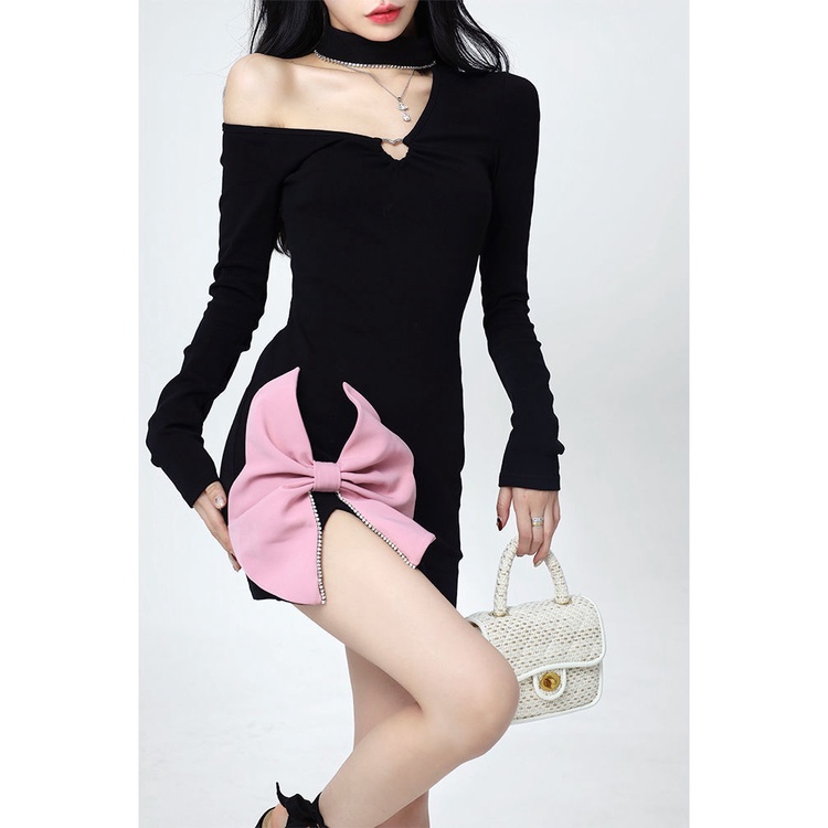 Sweet, cool, spicy neck dress, slim and spicy girl in early autumn, design sense, bow knot, shoulder bag, hip skirt, split skirt.