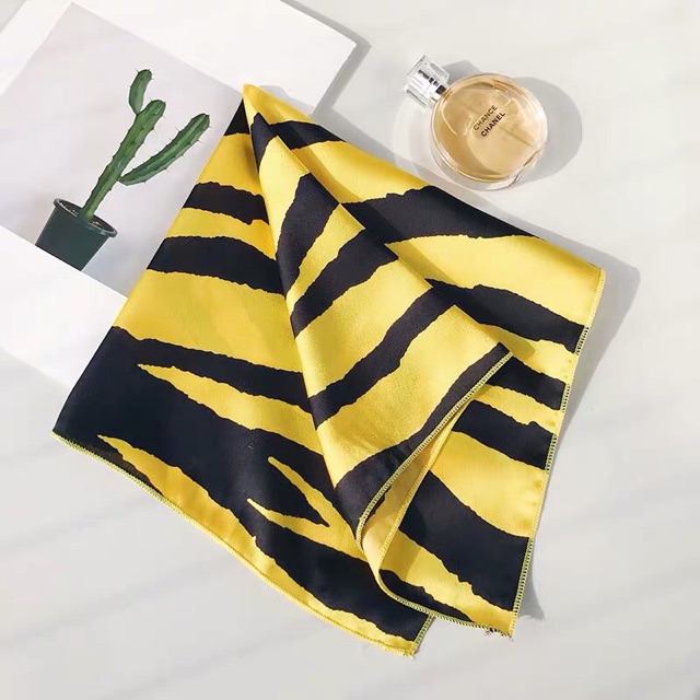 Khăn vuông size 50cm hoạ tiết ngựa vằn - Maben