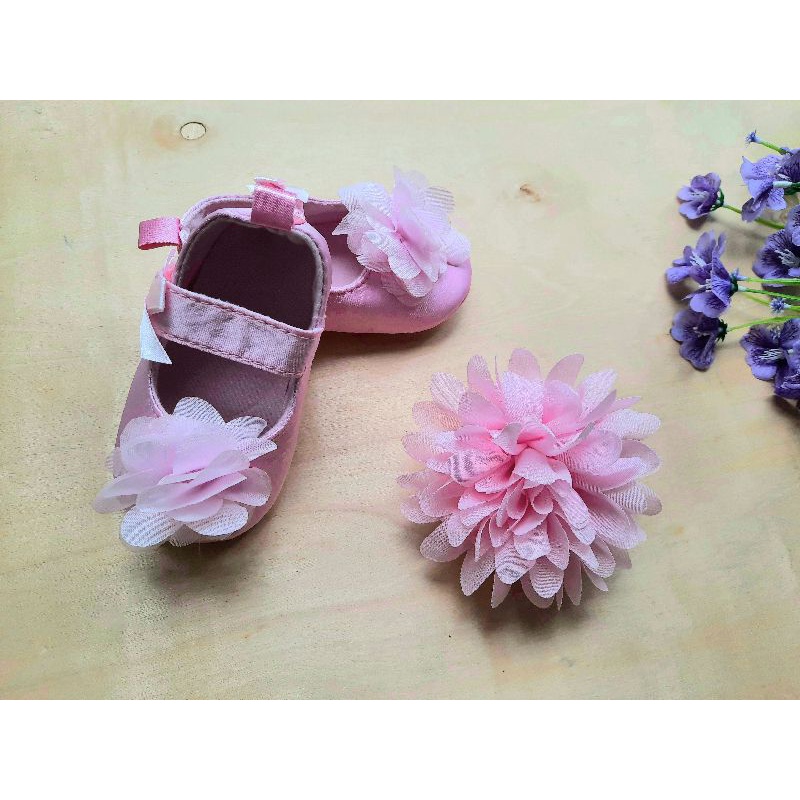 Giày bông hoa xinh xắn cho bé gái