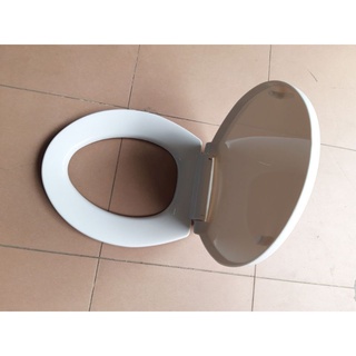 Nắp bồn cầu 2 khối giá rẻ phù hợp với các loại bồn cầu. tại tphcm