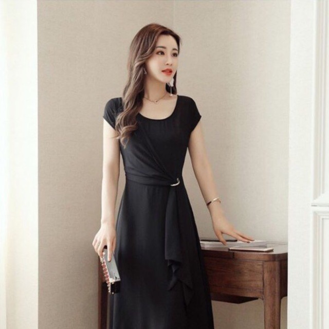 Váy phối eo cài ngọc trai
