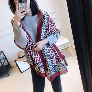 Quà tặng mẫu khăn quàng cao cấp cho ngày Phụ nữ Việt Nam 20-10