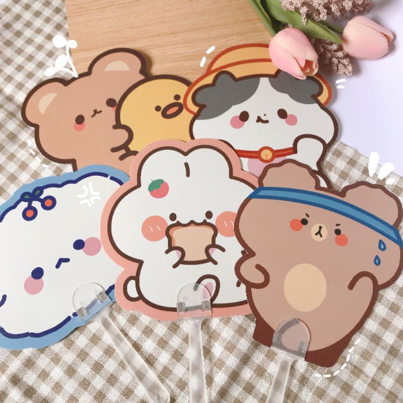 Quạt nhựa cầm tay xua tan nắng hè nhiều hình cute