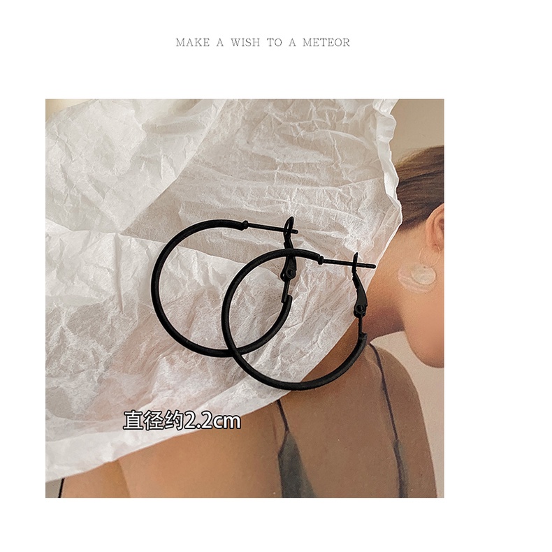 Khuyên Tai Tròn Lớn Màu Đen Đơn Giản Cá Tính Phong Cách Hàn Quốc