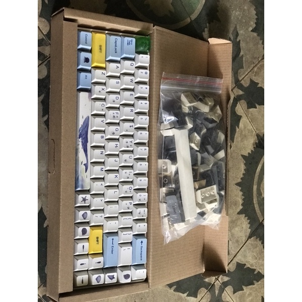 Bàn phím cơ custom Tester68 đã sử dụng red sw đã mod kèm 1 bộ keycap trên phím và tặng kèm 1 bộ keycap