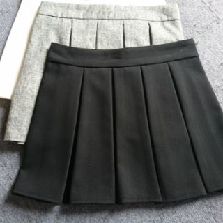 Chân váy xếp ly ngắn
