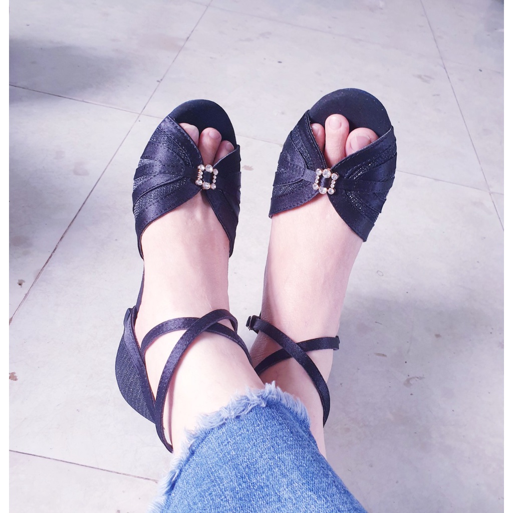 Giày khiêu vũ đế da mềm quai phối phụ kiện cao cấp màu đen