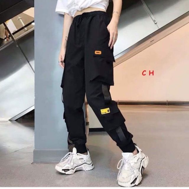 Quần kaki túi hộp logo vàng cam unisex