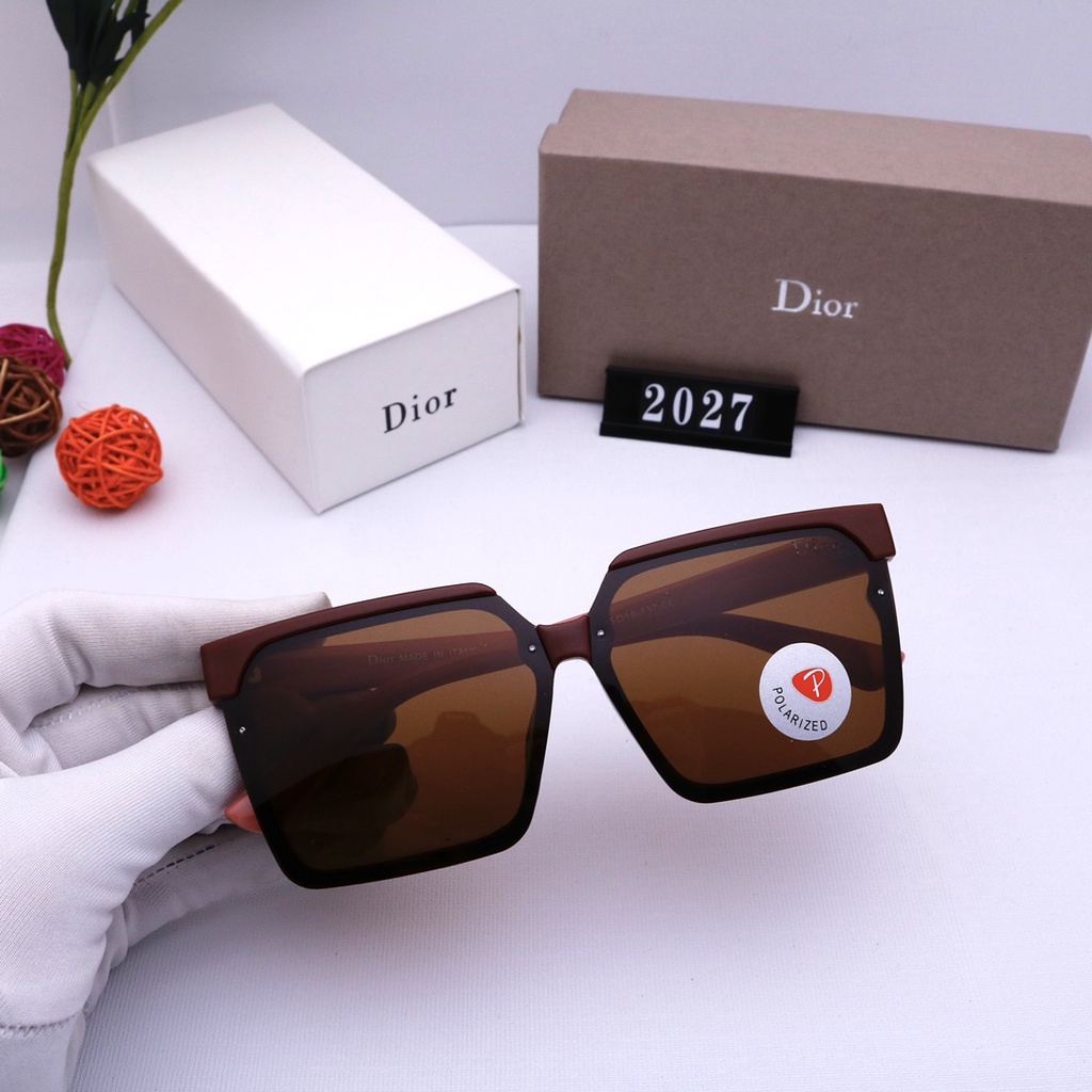 ! Dior!! Kính mát phân cực chống ánh sáng xanh mới cho nữ