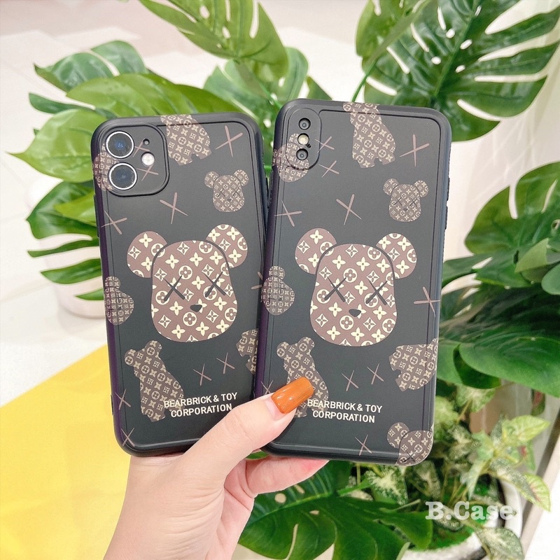 Ốp lưng iphone IMD GẤU KAWS PHỐI L.V CHỐNG BẨN