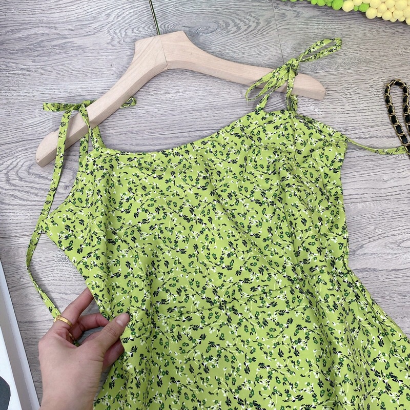 Váy Hoa Hai Dây Màu Xanh Cốm ,Xẻ Vạt Tiểu Thư