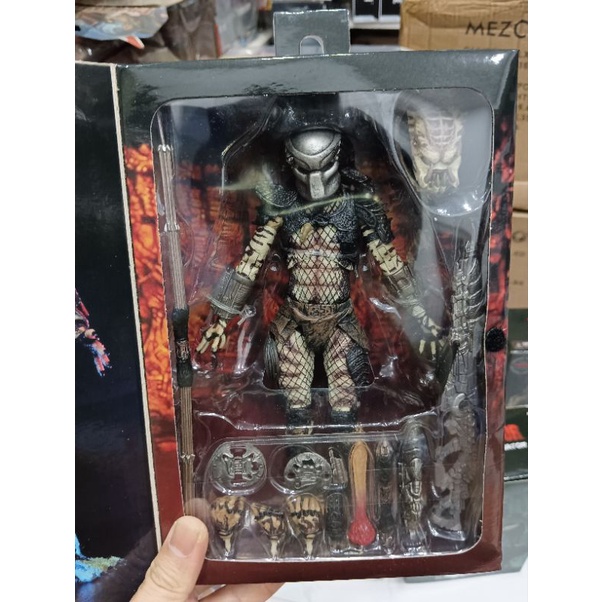 Mô hình NECA Ultimate Scout Predator có sẵn